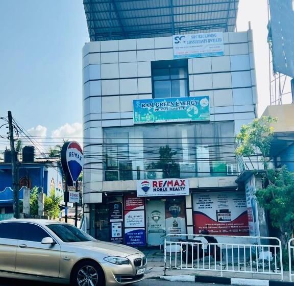 تختخواب و صبحانه Ravan Holiday Inn
