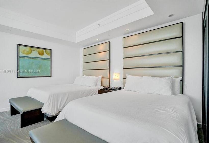 בית מלון כפרי Fontainebleau Miami Beach