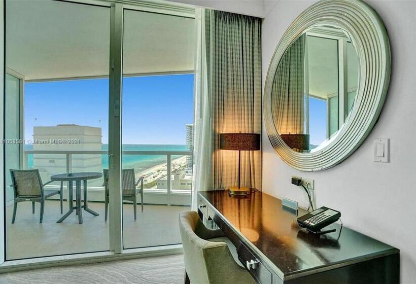 בית מלון כפרי Fontainebleau Miami Beach