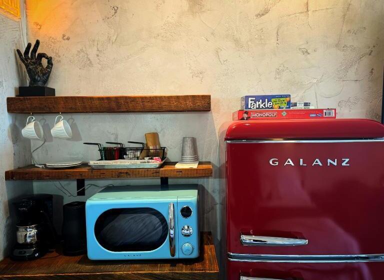 호텔 Neon Cowboy Roadhouse At Hunters Hot Springs