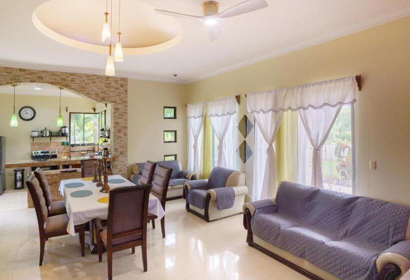 فندق Root Wellness Arenal