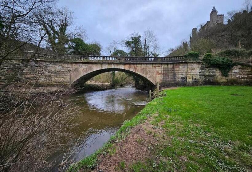 בית מלון כפרי The Bridge House Restaurant And