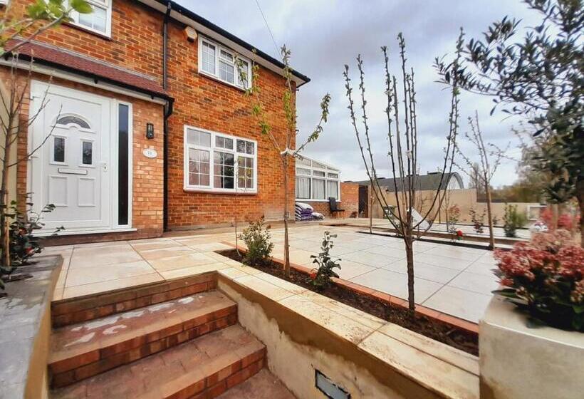Мотель Modern Bromley House In London Br5