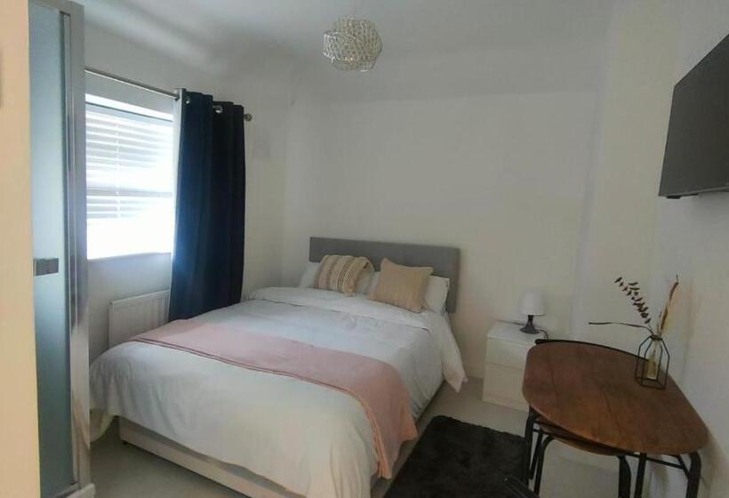 Мотель Modern Bromley House In London Br5