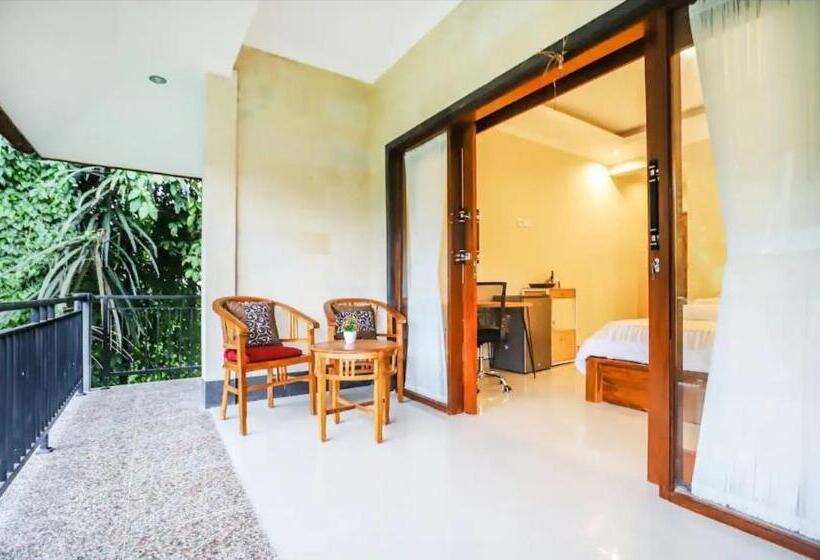 膳宿费 Modern Room W/ Desk, Office Chair & Kitchenette /3