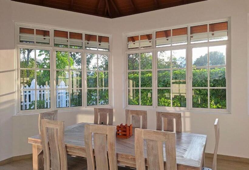 פנסיון Ouna Bungalow