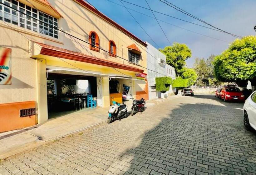 بنسيون Taj Mahal Hostal And Restaurant