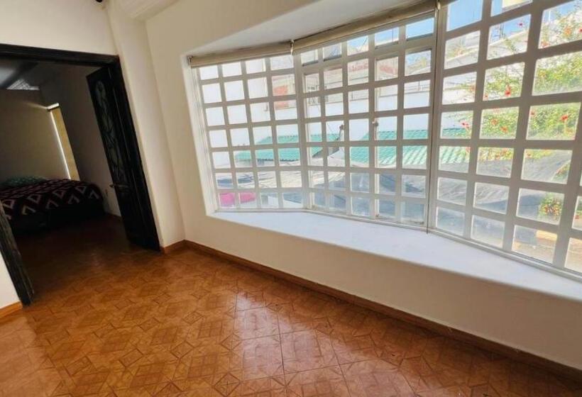 بنسيون Taj Mahal Hostal And Restaurant