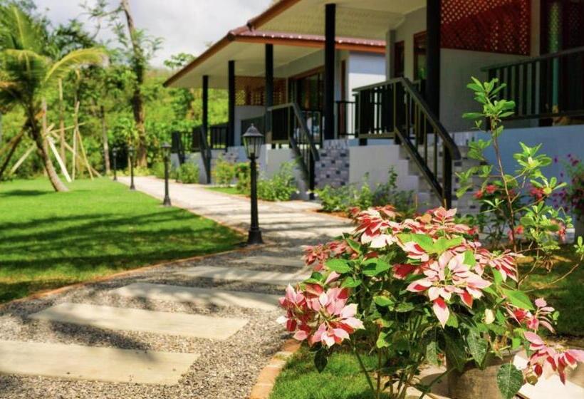 فندق Seaside Sanctuary Bungalows