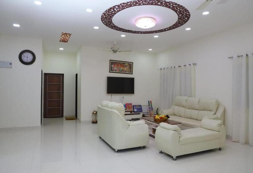 호텔 Swarnam Villa
