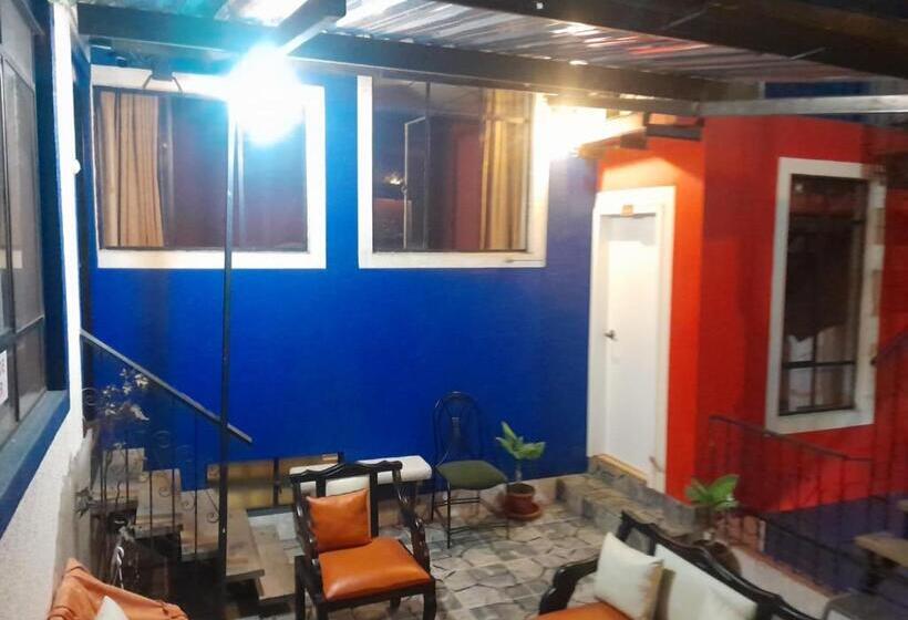 پانسیون Hostal California Star Quito