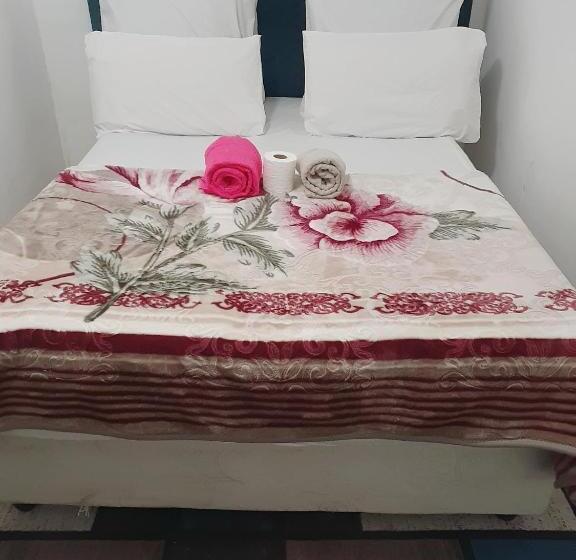 پانسیون Ludinz Guest House Self Catering