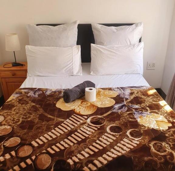 پانسیون Ludinz Guest House Self Catering