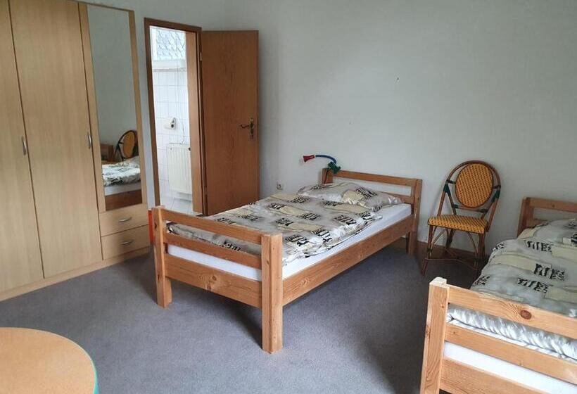 ペンション Monteurzimmer Alte Schule Heberndorf 1