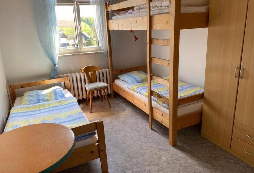 ペンション Monteurzimmer Alte Schule Heberndorf 1