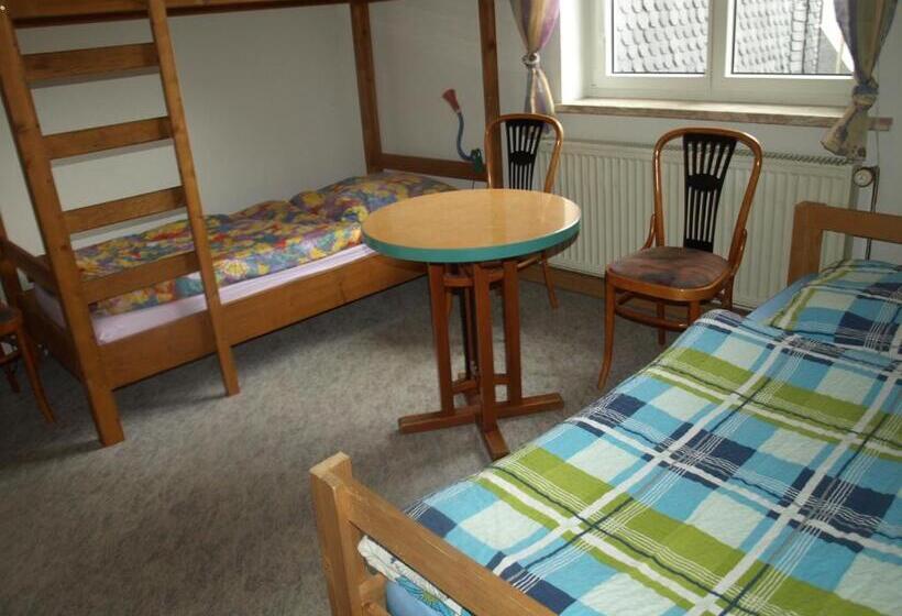 פנסיון Monteurzimmer Alte Schule Heberndorf 1