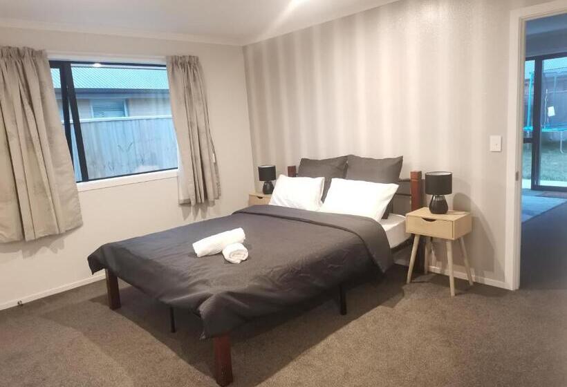 Пансион Stylish Private Guest House Ensuite Only