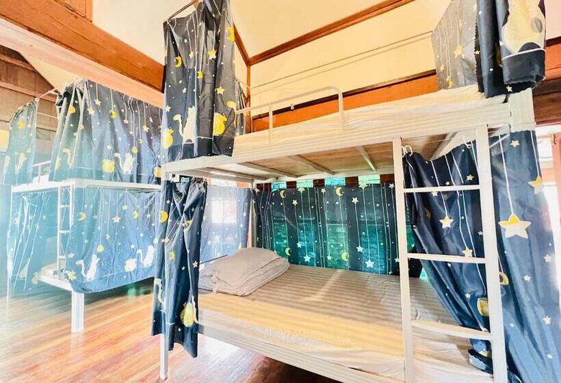 پانسیون Vangvieng Pool House