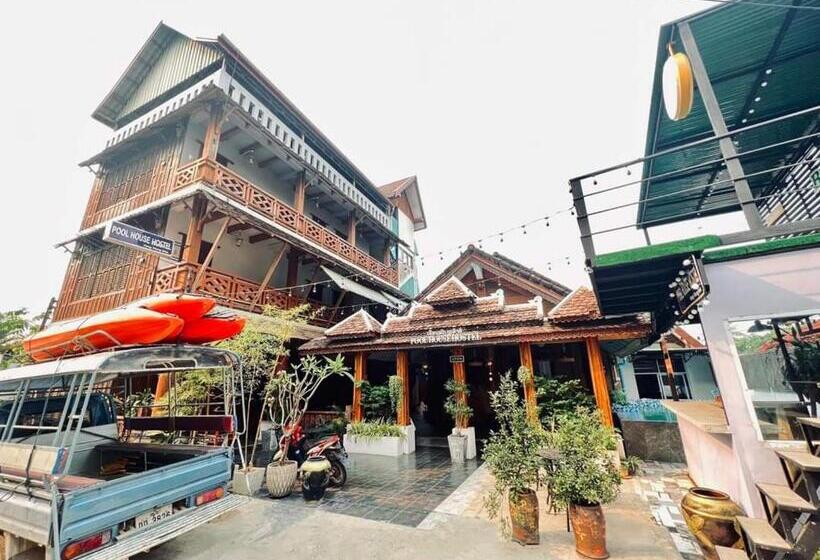 پانسیون Vangvieng Pool House