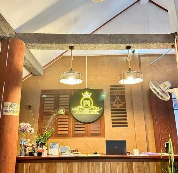 پانسیون Vangvieng Pool House