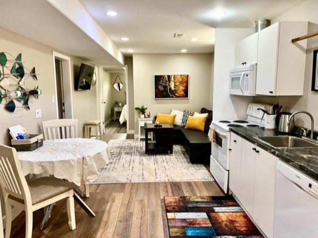 بنسيون Yellow Door Suite