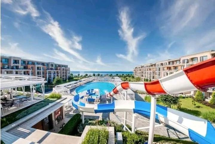 Premier Fort Beach 4