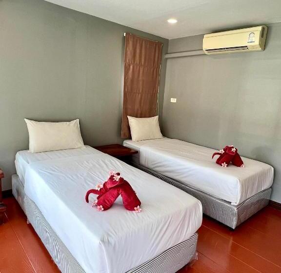 استراحتگاه รัตนารีสอร์ท ลันตาน้อย