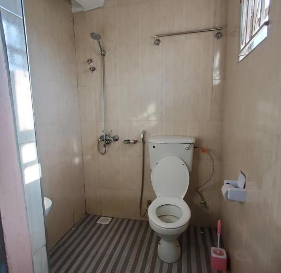 هتل Bigodi Community Lodge