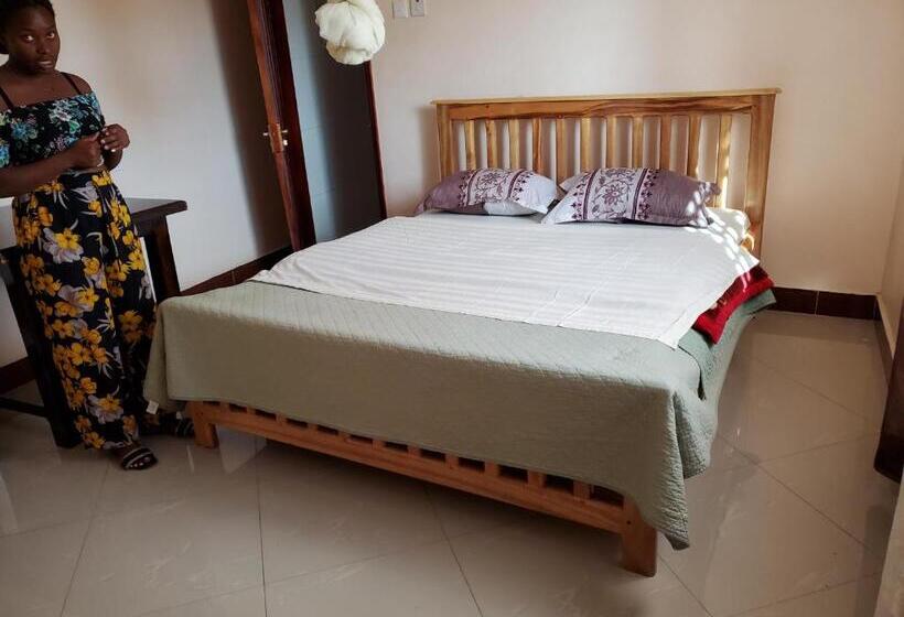هتل Bigodi Community Lodge