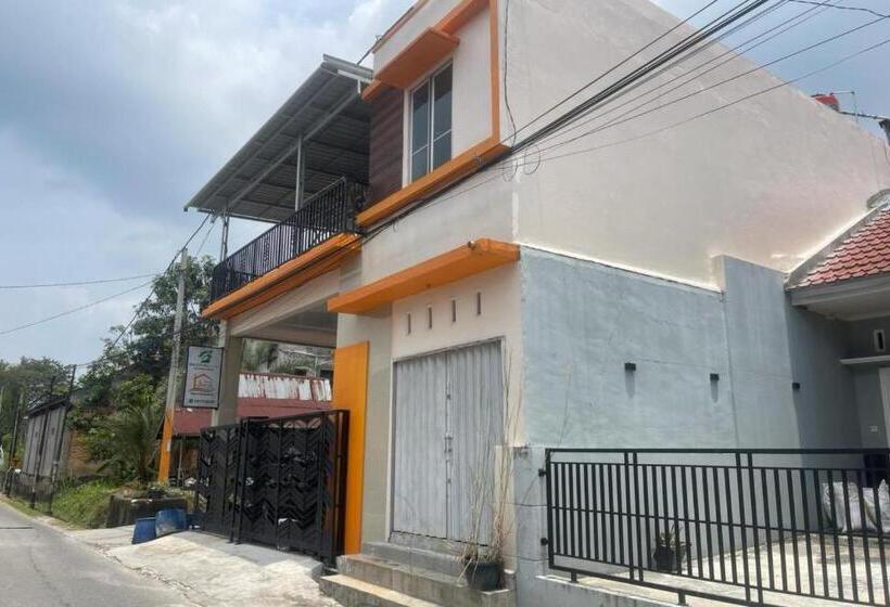 酒店 Oyo 93850 Njy House Syariah