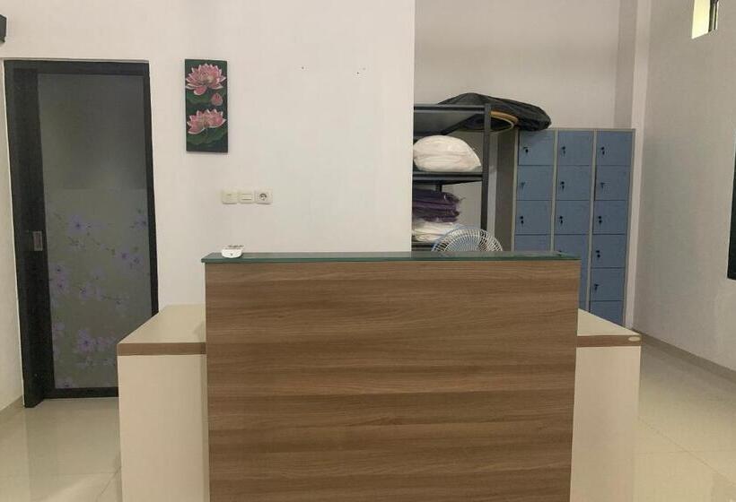 فندق Oyo 93876 Athirah Kost