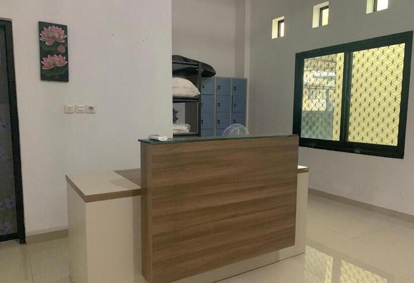 فندق Oyo 93876 Athirah Kost