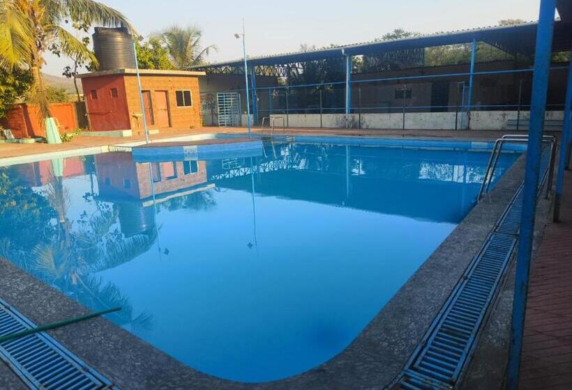 호텔 Samundra Pool Resort