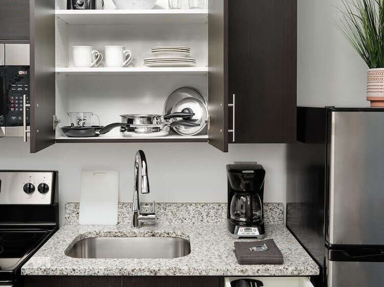 ホテル Stayapt Suites Charlotte North