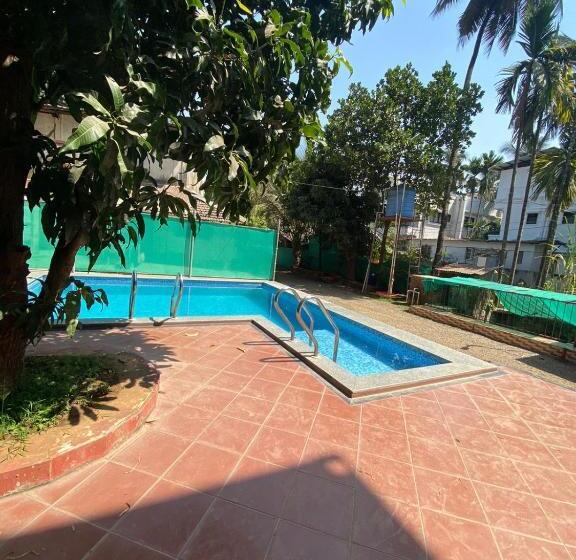 ホテル Vartak Wadi Smita Villa