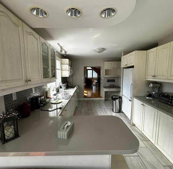 膳宿费 Executive Suite In A Victorian Style Bungalow P4b