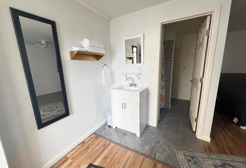 پانسیون Littlebetty S Landingpad
