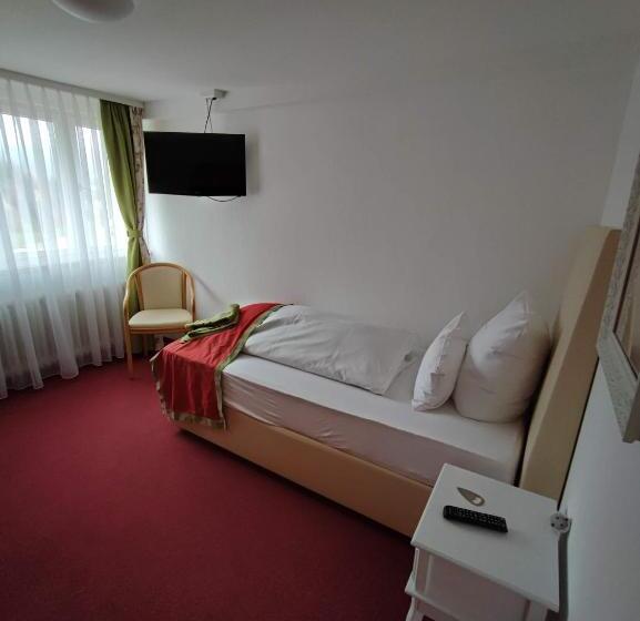 Пансион Room In Guest Room   Comfortable Single Room With Shared Bathroom And Kitchen