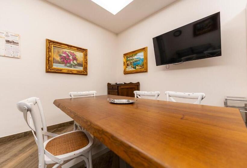 پانسیون Plebiscito Rooms