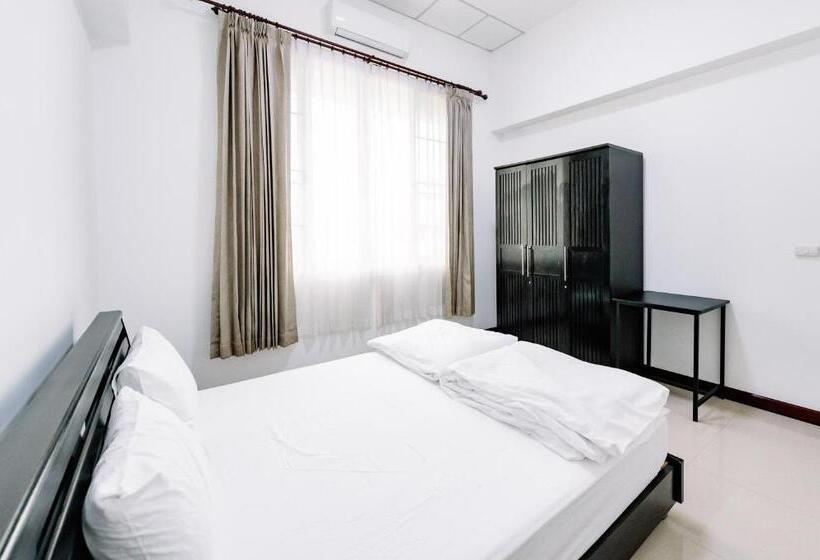 Red B Hostel, Cafe And Bar