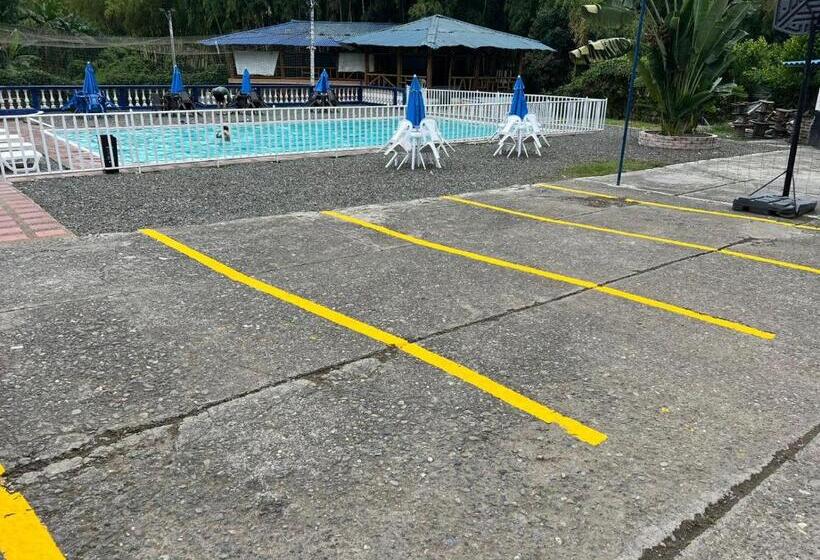 Finca Hotel Piscinando En Pereira
