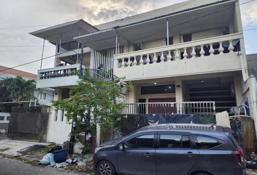 Hotel Oyo 93865 Dv Homestay Syariah Kupang