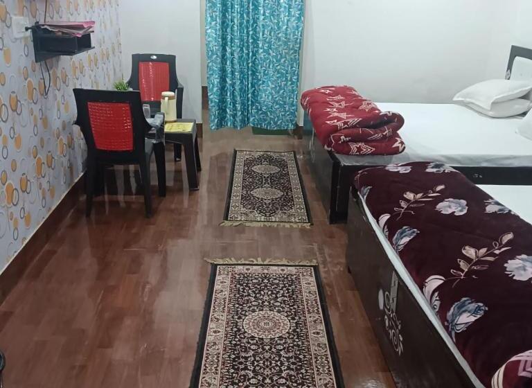 هتل Somnath Residency Radhe Nikunj