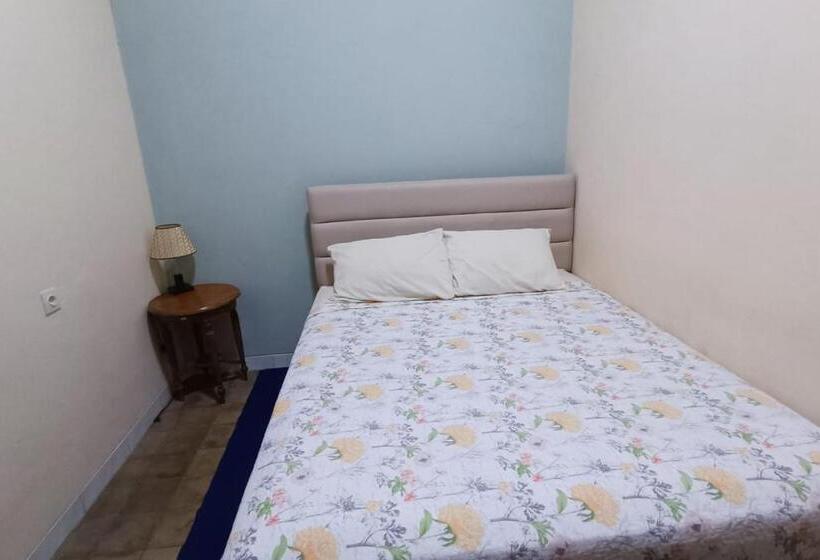 בית מלון כפרי Spot On 93832 Lies Kostel Syariah