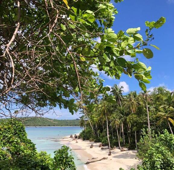 هتل Sunset Surfing Villas Mentawai