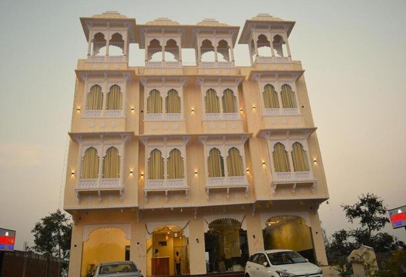 Отель The Hamirgarh Palace