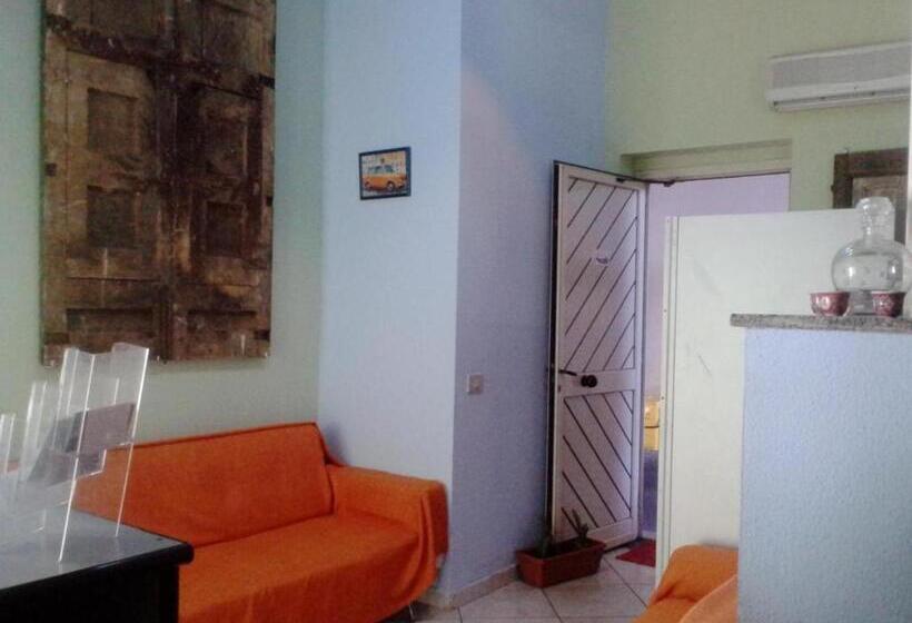 پانسیون Room In Bb   Guest House In Acireale