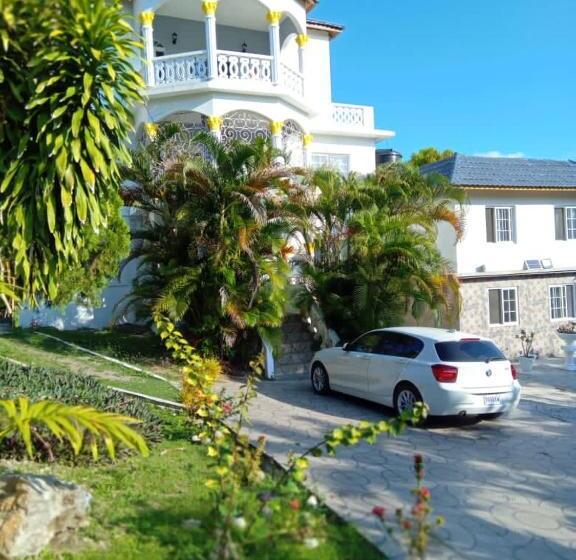 Pension (Hôtel basse catégorie) Sashamani Ville