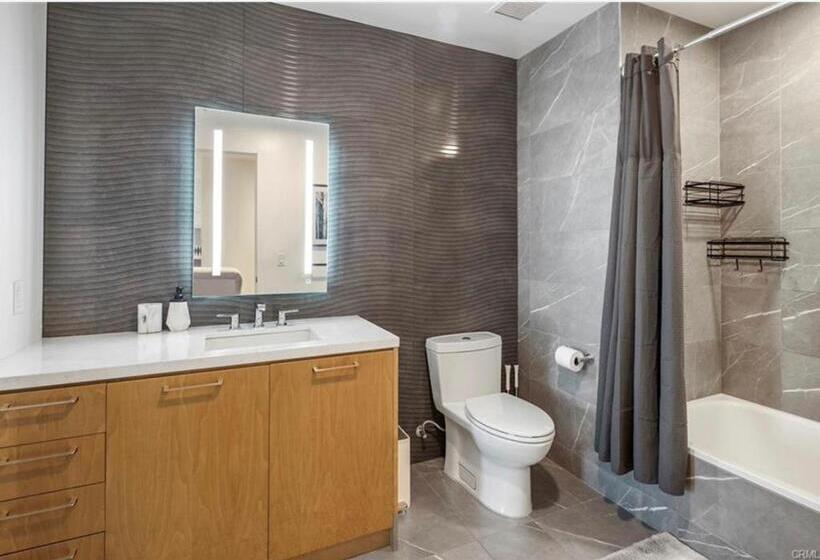 Relax On The Penthouse Floor Dtla With A View