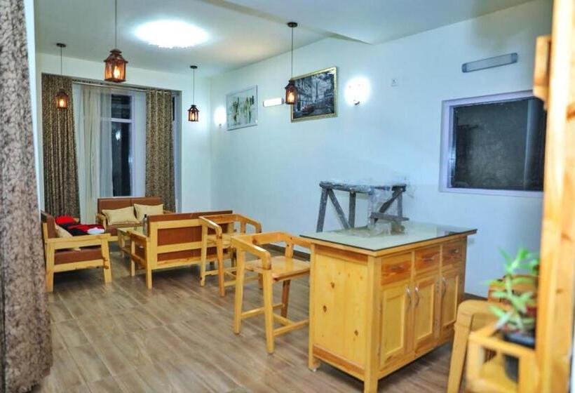 مبيت وإفطار Aaryam Villa